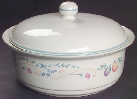 Country Cottage Orchard 2 Qt Round Covered Casserole