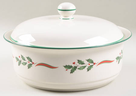 Country Holly 2 Qt Round Covered Casserole (Uses Casr9 + C2cvl)