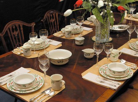 Country Holly 36 Piece Estate Set