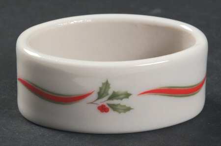 Country Holly Napkin Ring