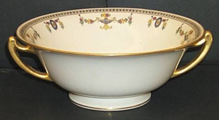 Colonial Large Berry Bowl