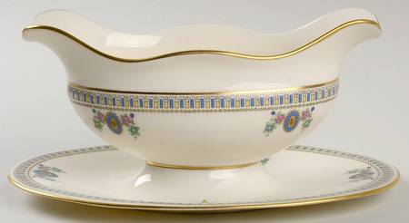 Colonial Gravy Boat with Attached Underplate