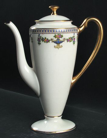 Colonial Coffee Pot & Lid