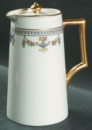 Colonial 32 Oz Pitcher with Lid