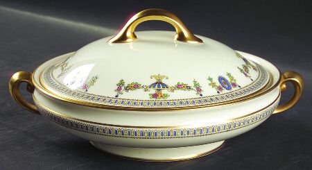 Colonial Round Covered Vegetable