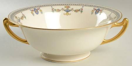Colonial Large Berry Bowl