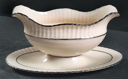 Colonnade Platinum Gravy Boat with Attached Underplate