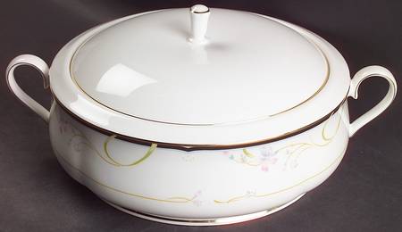 Constance Round Covered Vegetable