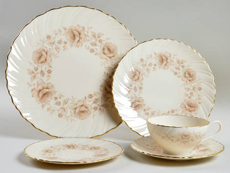 Coquette 5 Piece Place Setting