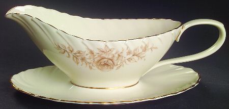 Coquette Gravy Boat with Attached Underplate
