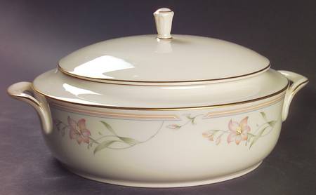 Coral Springs Round Covered Vegetable