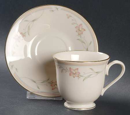 Coral Springs Traditional Footed Cup & Saucer Set