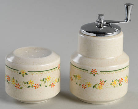 Countryside Salt Shaker & Pepper Mill Set