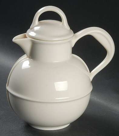 Coupe Off White 20 Oz Guernsey Jug & Lid