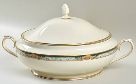 Crestwood Round Covered Vegetable