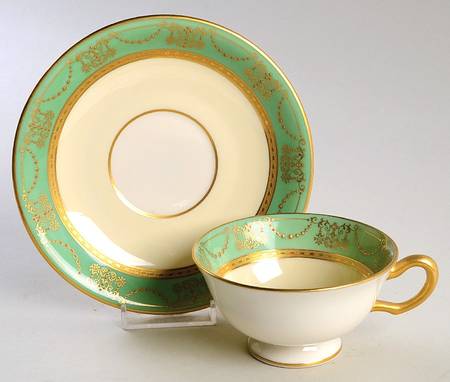 D314g Footed Cup & Saucer Set