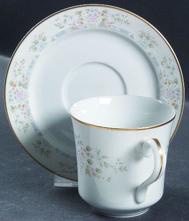 Daisy Basket Flat Cup & Saucer Set