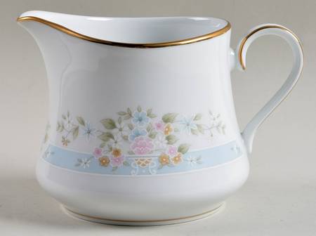 Daisy Basket Gravy Boat