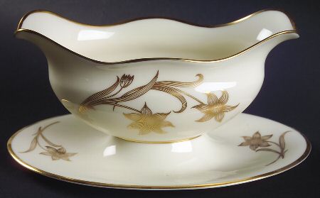 Daybreak Gravy Boat with Attached Underplate