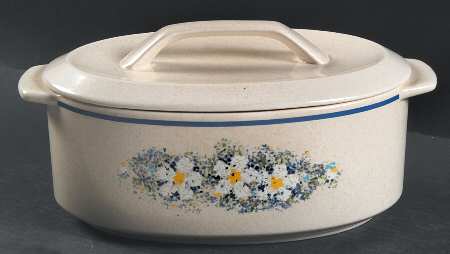 Dewdrops 2.5 Quart Oval Covered Casserole