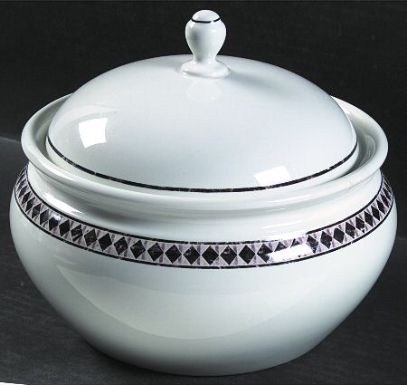 Diamond Ring 2.5 Qt Round Covered Casserole