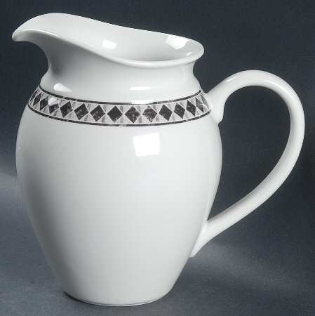 Diamond Ring 32 Oz Pitcher