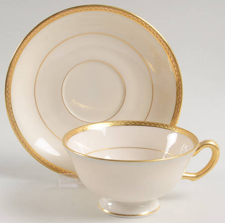 E81 Off White Footed Cup & Saucer Set