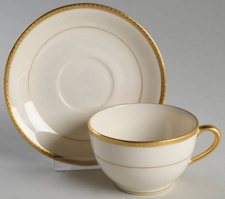 E81 Off White Flat Cup & Saucer Set