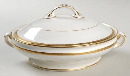 E81 White Round Covered Vegetable by Lenox