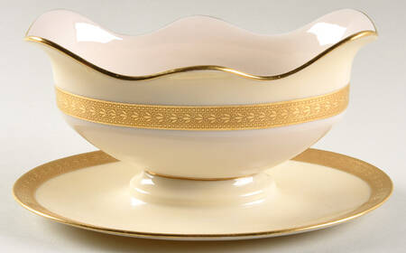 Evanston Gravy Boat with Attached Underplate