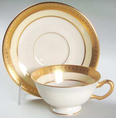 Evanston Footed Cup & Saucer Set