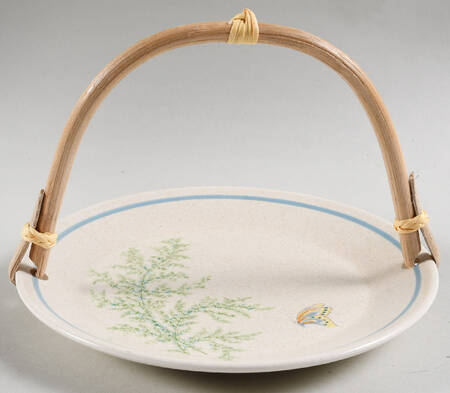 Fancy Free 5 3/8"-5 5/8" Bamboo Handled Serving Plate  HC