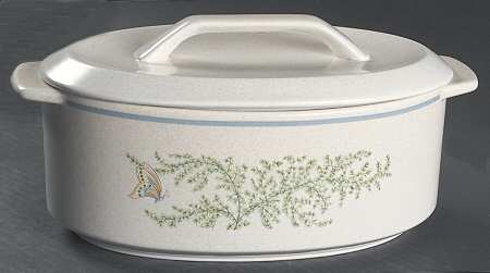 Fancy Free 2.5 Quart Oval Covered Casserole