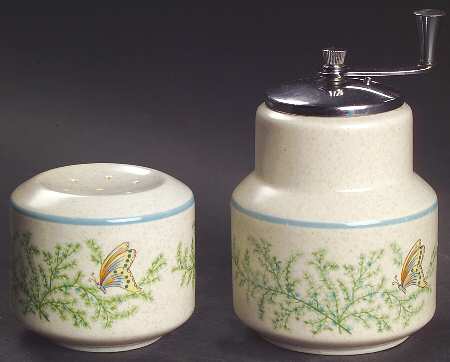 Fancy Free Salt Shaker & Pepper Mill Set