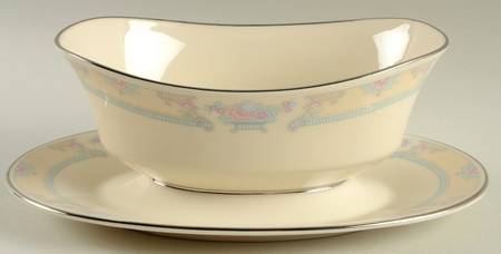 Fairfield Gravy Boat with Attached Underplate