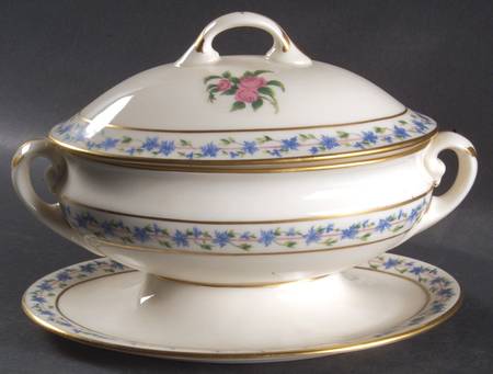 Fairmount Sauce Boat with Attached Underplate & Lid