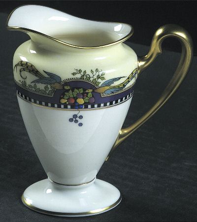Florida Shape 744 Creamer