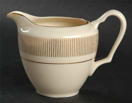 Flourish Creamer