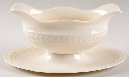 Fontaine White Gravy Boat with Attached Underplate