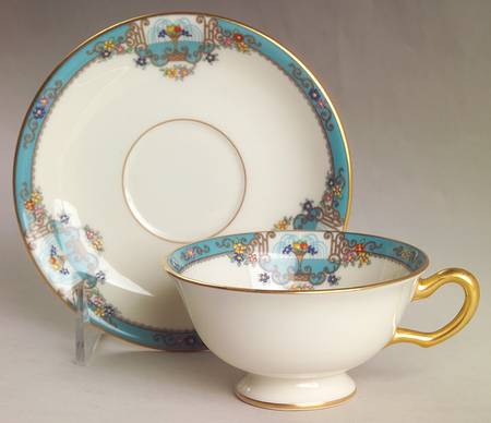 Fountain Footed Cup & Saucer Set