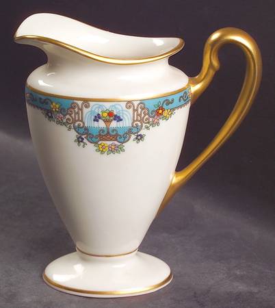 Fountain Shape 744 Creamer