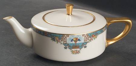Fountain Shape 1690 Teapot & Lid