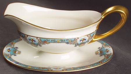 Fountain Gravy Boat with Attached Underplate