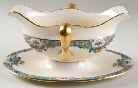 Fountain Gravy Boat with Attached Underplate