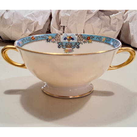 Fountain Footed Bouillon Cup
