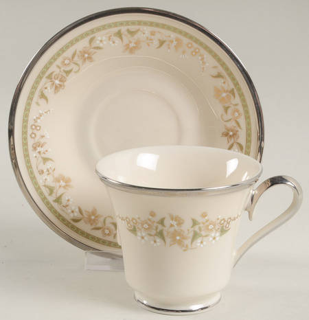 Fresh Meadow Footed Cup & Saucer Set