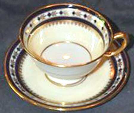 G372B Footed Cup & Saucer Set