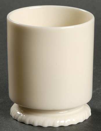 Gadroon Off White Cigarette Holder