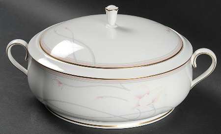 Georgiana Round Covered Vegetable