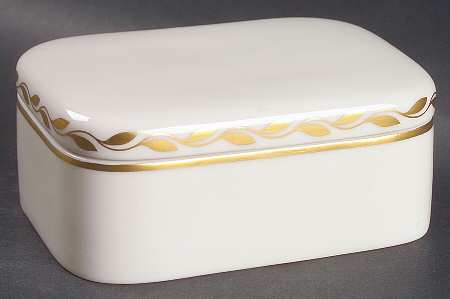 Golden Wreath Cigarette Box & Lid